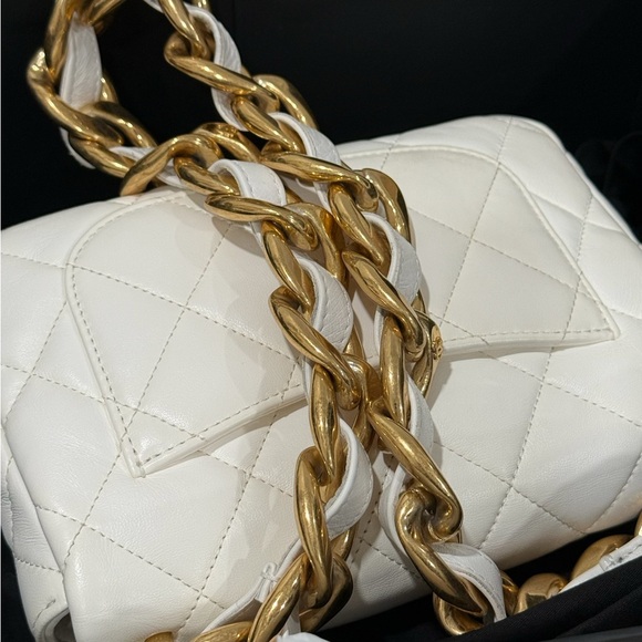 Chanel Small Flap Funky Town White Quilted Leather with Chunky chain - Picture 16 of 16